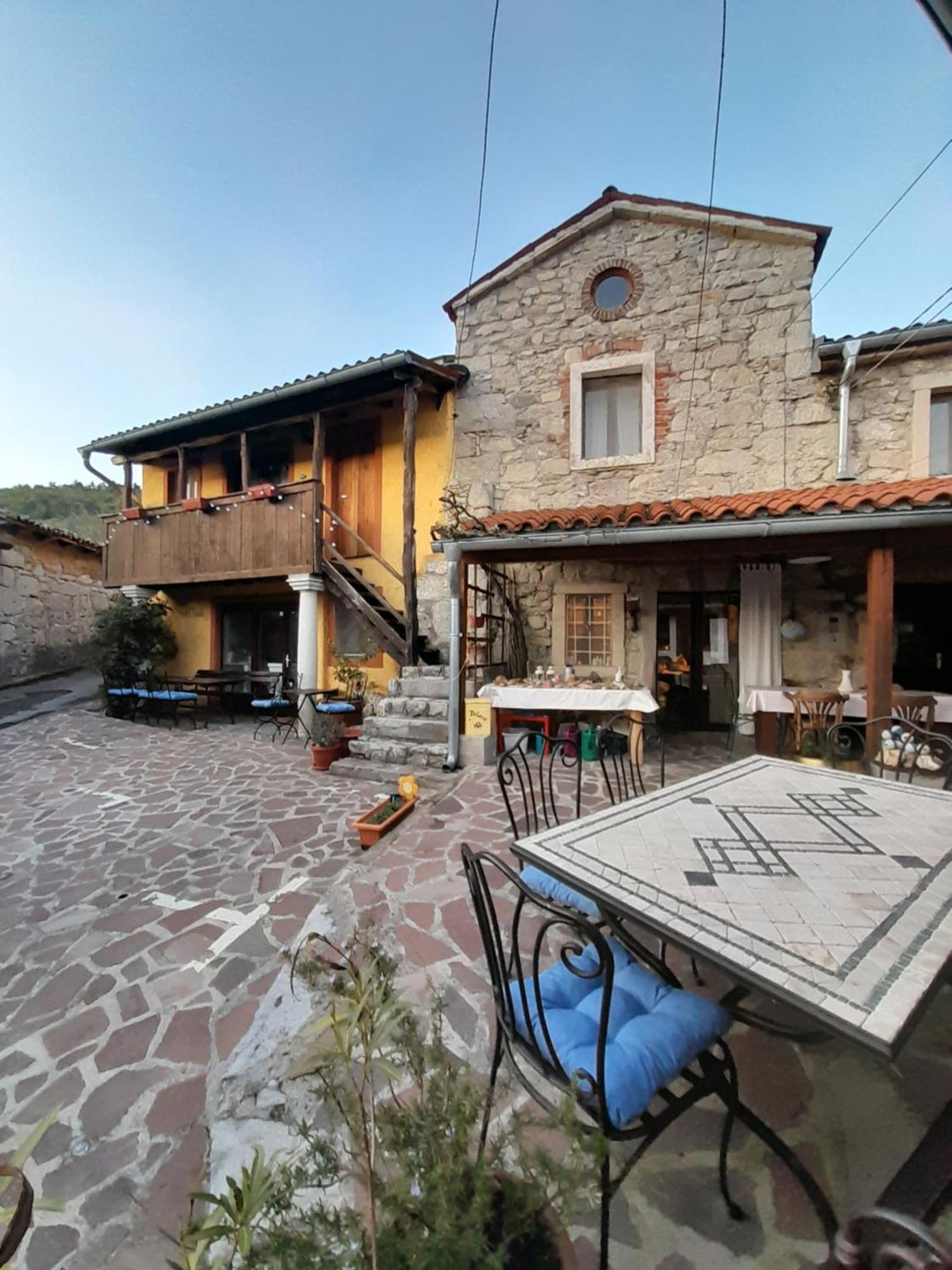 Hostel Xaxid Črni Kal Exterior foto