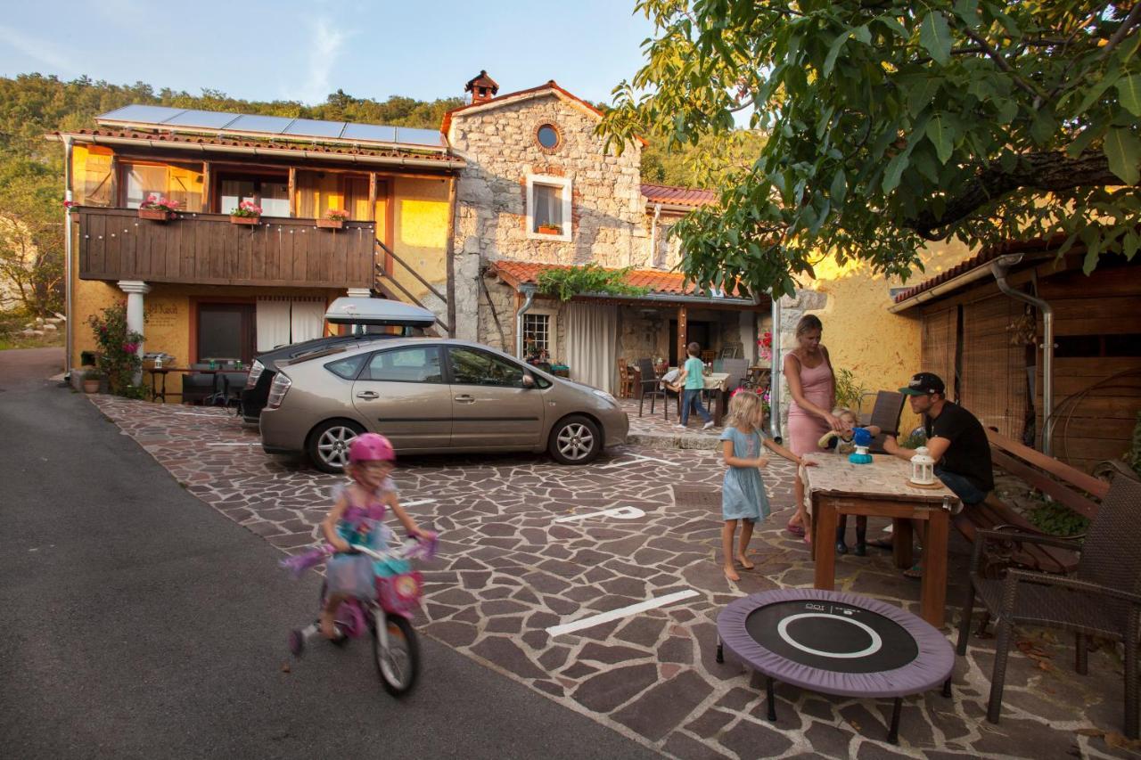 Hostel Xaxid Črni Kal Exterior foto